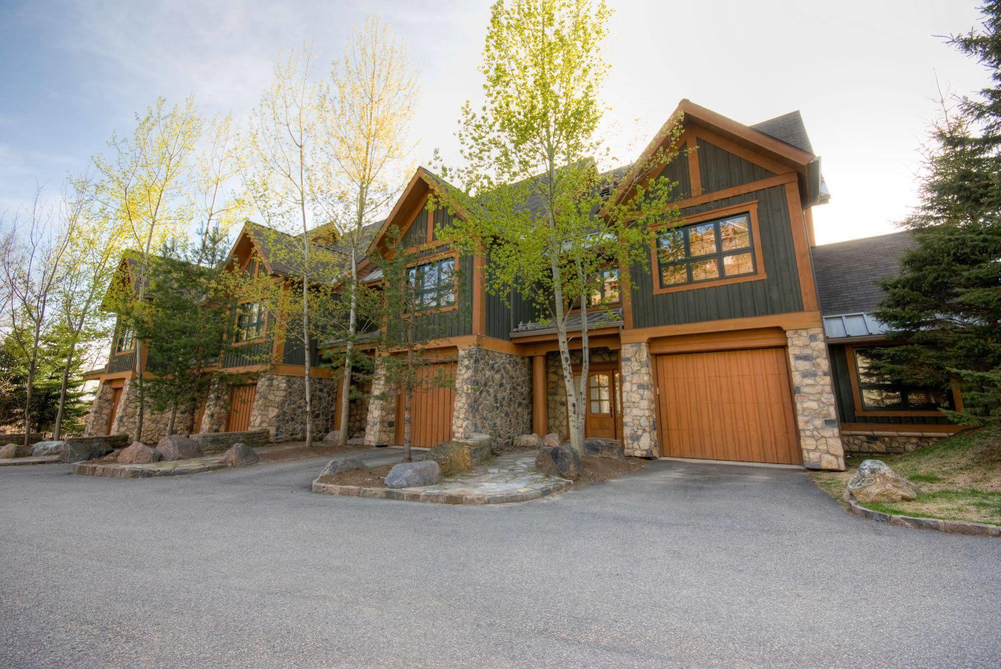 Equinox - Rvmt Hotel Mont-Tremblant Bagian luar foto