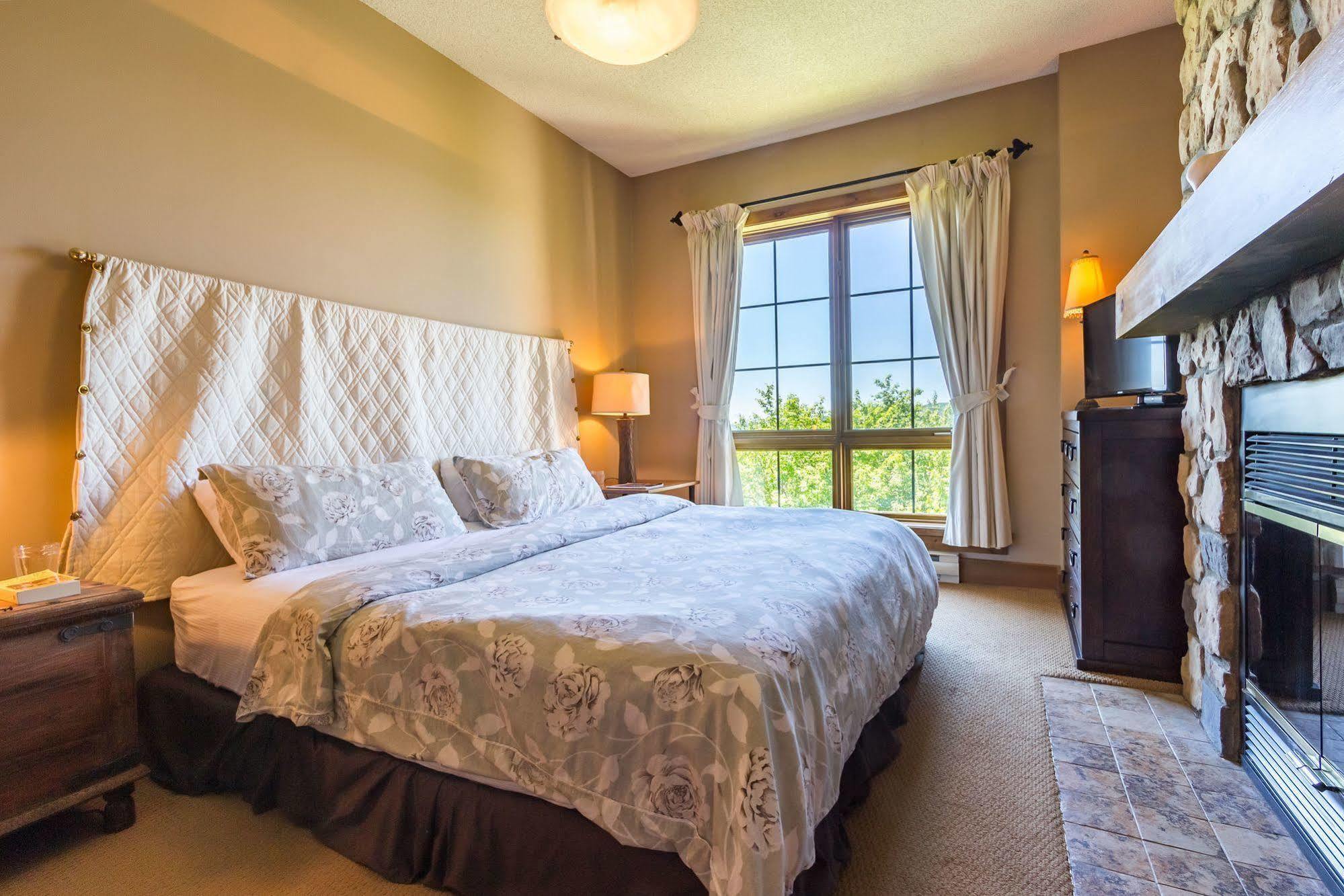 Equinox - Rvmt Hotel Mont-Tremblant Bagian luar foto