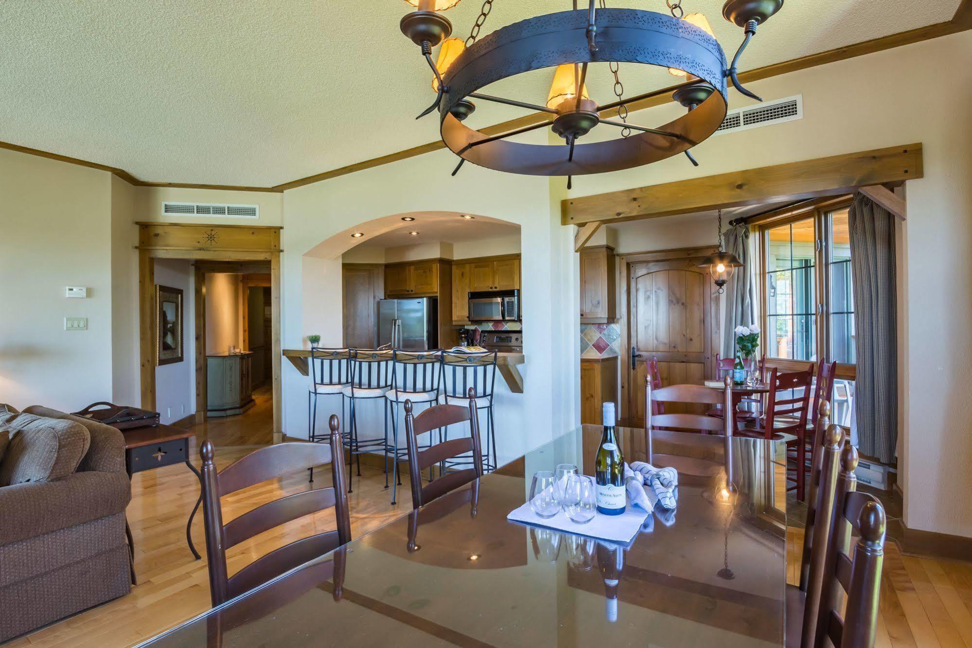 Equinox - Rvmt Hotel Mont-Tremblant Bagian luar foto