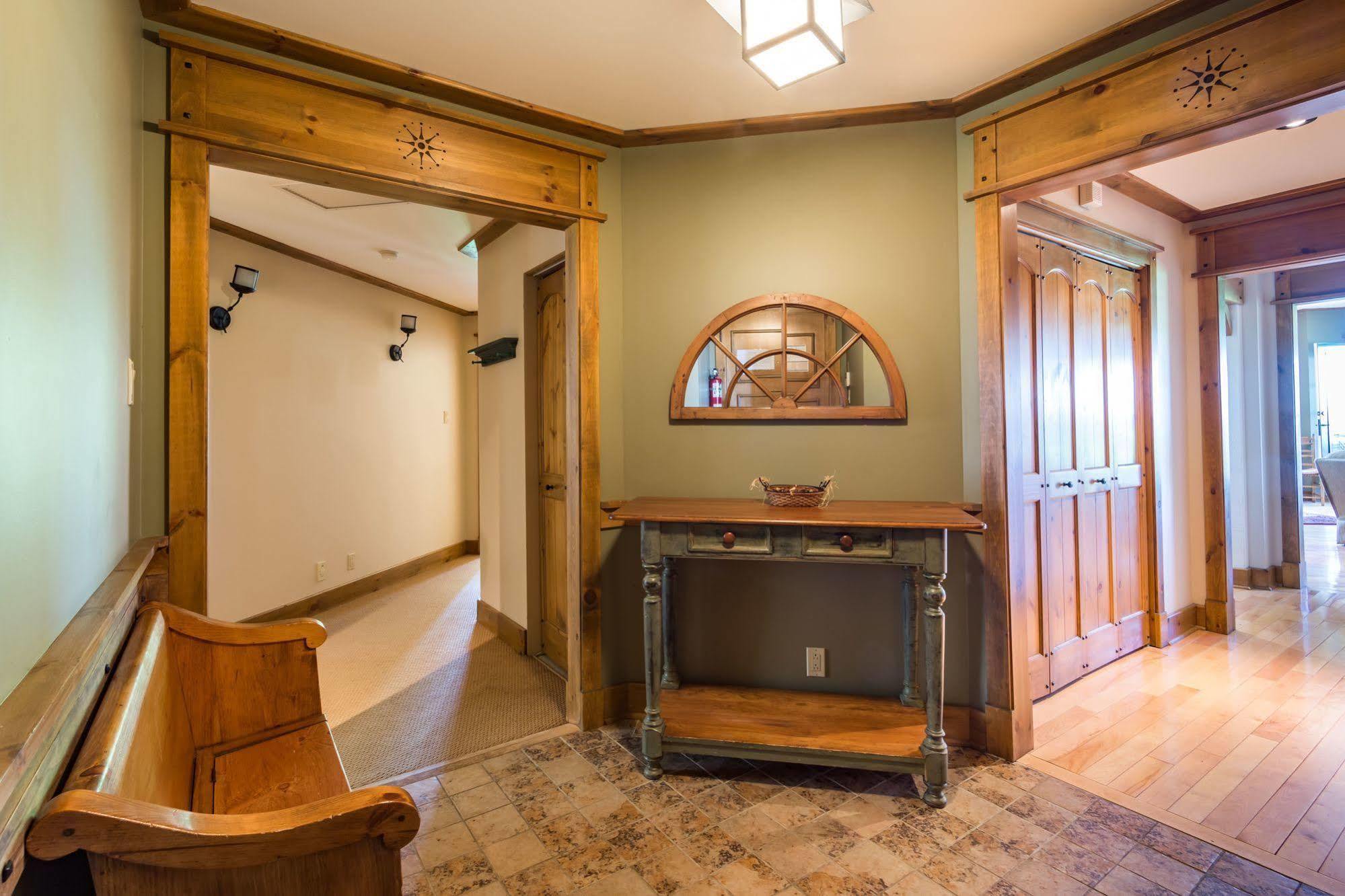 Equinox - Rvmt Hotel Mont-Tremblant Bagian luar foto