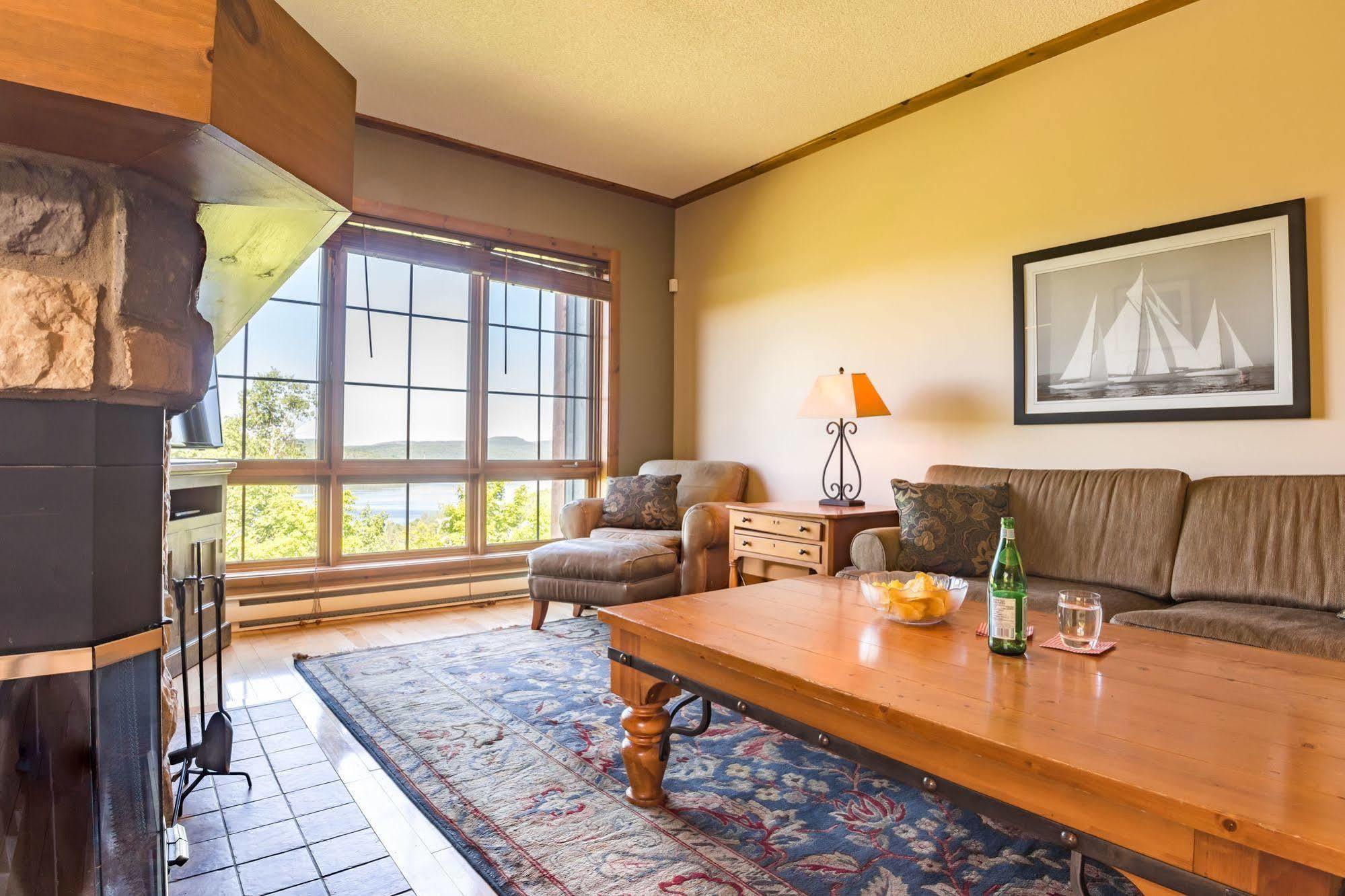 Equinox - Rvmt Hotel Mont-Tremblant Bagian luar foto